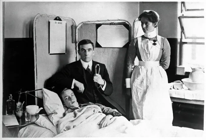 Framed Print : Charing Cross Hospital: Basil Hood with patient, 1904. Creator: Unknown Framed Print : Charing Cross Hospital: Basil Hood with patient, 1904. Creator: Unknown