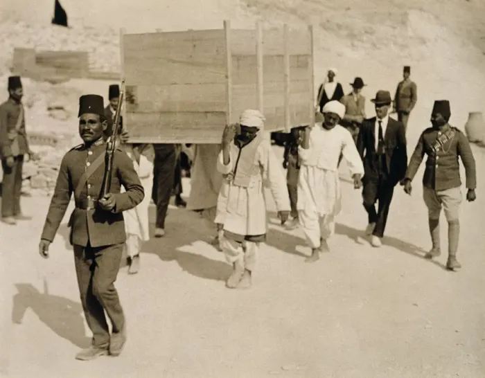Framed Print : A chariot being removed from Tutankhamuns tomb, Valley of the Kings, Egypt, 1920s Framed Print : A chariot being removed from Tutankhamuns tomb, Valley of the Kings, Egypt, 1920s
