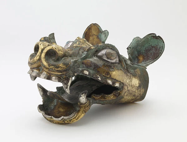 Chariot shaft fitting in the form of a dragon head, Late Eastern Zhou dynasty, ca