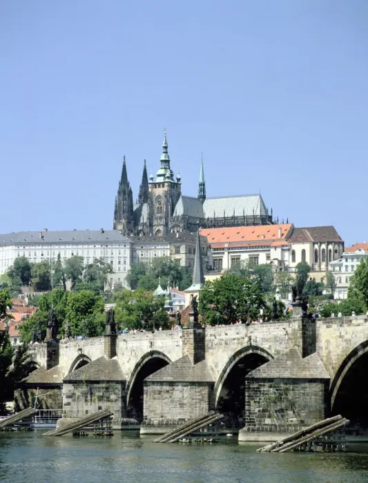 Framed Print : The Charles Bridge the castle and St Vitus Cathedral, Prague, Czech Republic Framed Print : The Charles Bridge the castle and St Vitus Cathedral, Prague, Czech Republic
