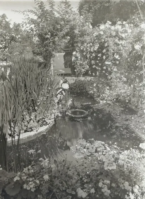 Framed Print : Charles Francis Paxton house, 1160 South Orange Grove Boulevard, Pasadena, California, 1923. Creator: Frances Benjamin Johnston Framed Print : Charles Francis Paxton house, 1160 South Orange Grove Boulevard, Pasadena, California, 1923. Creator: Frances Benjamin Johnston