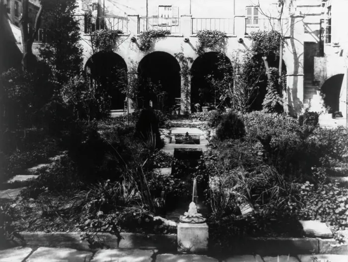 Framed Print : Charlotte Hunnewell Sorchan house, Turtle Bay Gardens, 228 East 49th Street, New York. Garden, 1920. Creator: Frances Benjamin Johnston Framed Print : Charlotte Hunnewell Sorchan house, Turtle Bay Gardens, 228 East 49th Street, New York. Garden, 1920. Creator: Frances Benjamin Johnston