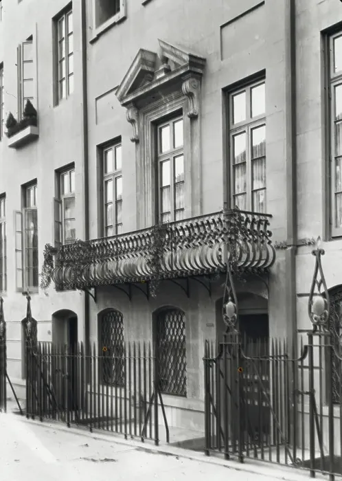 Framed Print : Charlotte Hunnewell Sorchan house, Turtle Bay Gardens, 228 East 49th Street, New York, 1920. Creator: Frances Benjamin Johnston Framed Print : Charlotte Hunnewell Sorchan house, Turtle Bay Gardens, 228 East 49th Street, New York, 1920. Creator: Frances Benjamin Johnston