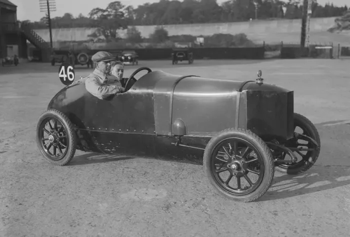 Framed Print : Charron-Laycock of WF Milward, JCC 200 Mile Race, Brooklands, 1921. Artist: Bill Brunell Framed Print : Charron-Laycock of WF Milward, JCC 200 Mile Race, Brooklands, 1921. Artist: Bill Brunell