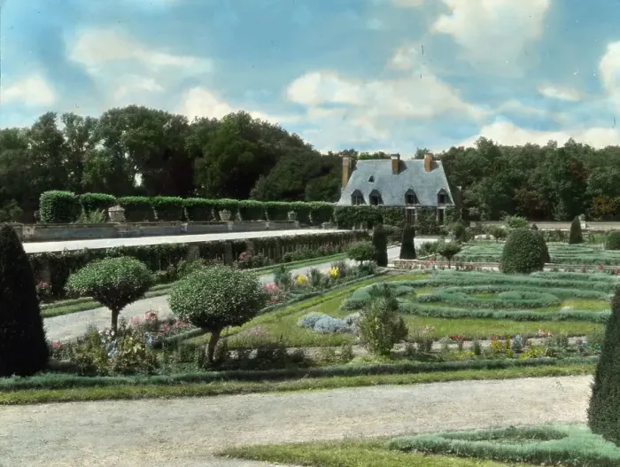 Framed Print : Chateau of Chenonceau, Chenonceau, Indre-et-Loire, France, 1925. Creator: Frances Benjamin Johnston Framed Print : Chateau of Chenonceau, Chenonceau, Indre-et-Loire, France, 1925. Creator: Frances Benjamin Johnston