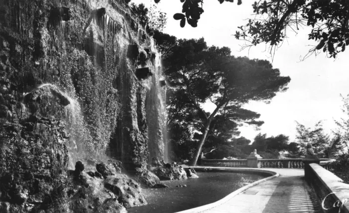 Framed Print : The Chateau Waterfall, Nice, South of France, early 20th century Framed Print : The Chateau Waterfall, Nice, South of France, early 20th century