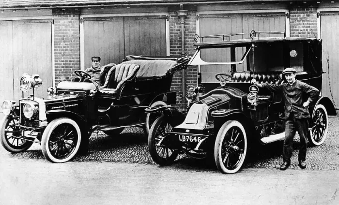 Framed Print : Chauffeurs with a 1906 Daimler and Renault, c1906 Framed Print : Chauffeurs with a 1906 Daimler and Renault, c1906