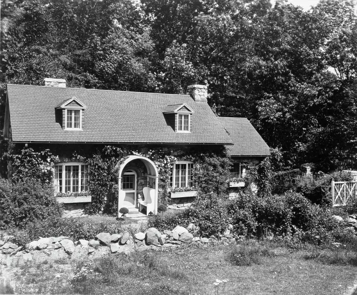 Framed Print : Chelmsford, Elon Huntington Hooker house, Greenwich, Connecticut, c1914. Creator: Frances Benjamin Johnston. Chelmsford, Elon Huntington Hooker house, Greenwich, Connecticut, c1914. Creator: Frances Benjamin Johnston Framed Print : Chelmsford, Elon Huntington Hooker house, Greenwich, Connecticut, c1914. Creator: Frances Benjamin Johnston. Chelmsford, Elon Huntington Hooker house, Greenwich, Connecticut, c1914. Creator: Frances Benjamin Johnston