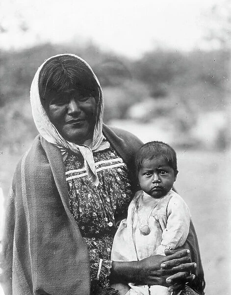 Chemehuevi mother and child, c1907. Creator: Edward Sheriff Curtis