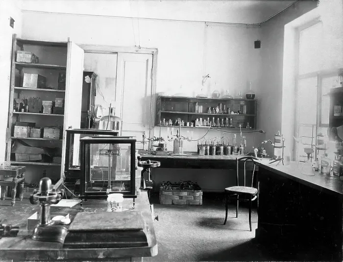 Framed Print : The chemical room in the Physiology Department at the Imperial Institute of Experimental... 1904. Creator: Unknown Framed Print : The chemical room in the Physiology Department at the Imperial Institute of Experimental... 1904. Creator: Unknown
