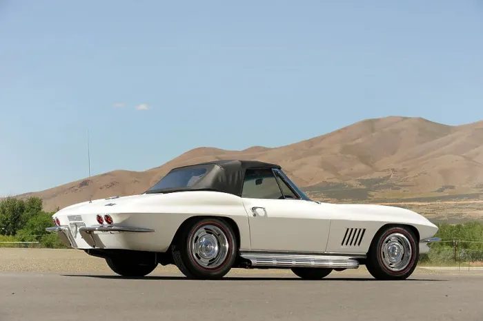Framed Print : Chevrolet Corvette cv 427 1967. Artist: Simon Clay Framed Print : Chevrolet Corvette cv 427 1967. Artist: Simon Clay