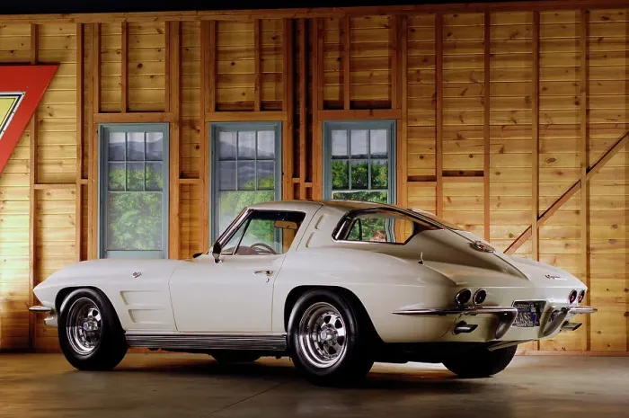 Framed Print : Chevrolet Corvette Stingray 1963. Artist: Simon Clay Framed Print : Chevrolet Corvette Stingray 1963. Artist: Simon Clay