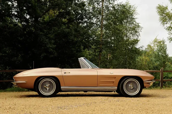 Framed Print : Chevrolet Corvette Stingray convertible 1964. Artist: Simon Clay Framed Print : Chevrolet Corvette Stingray convertible 1964. Artist: Simon Clay