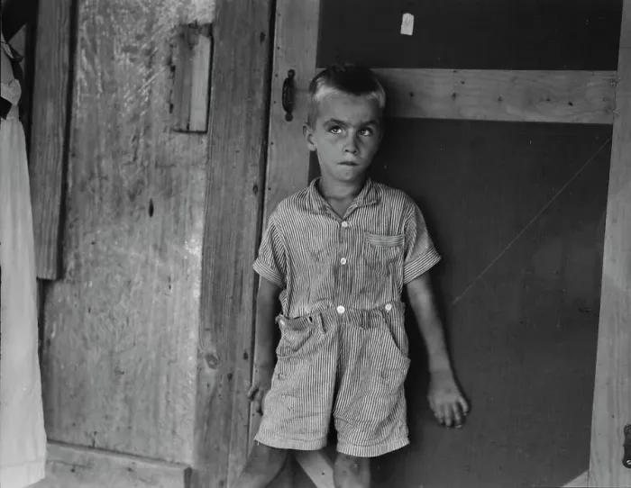 Framed Print : Child of sharecropper family near Cleveland, Mississippi, 1937. Creator: Dorothea Lange Framed Print : Child of sharecropper family near Cleveland, Mississippi, 1937. Creator: Dorothea Lange