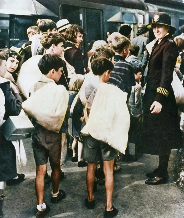 Framed Print : Children Leaving London for the Country, 1943. Creator: Unknown. Children Leaving London for the Country, 1943. Creator: Unknown Framed Print : Children Leaving London for the Country, 1943. Creator: Unknown. Children Leaving London for the Country, 1943. Creator: Unknown