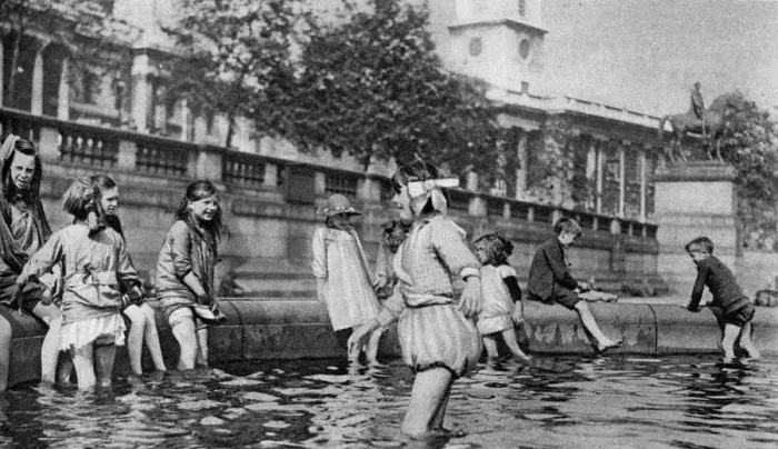 Framed Print : Children paddling in the fountains at Trafalgar Square, London, 1926-1927. Artist: Whiffin