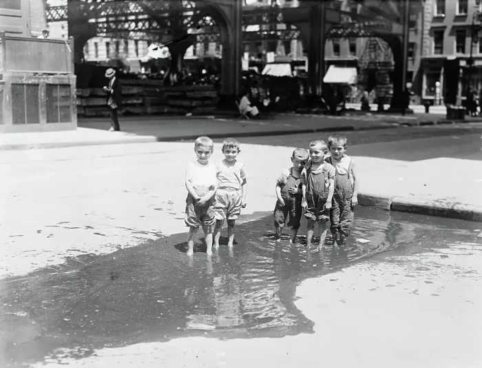 Framed Print : Children at play, N.Y. 1913. Creator: Bain News Service Framed Print : Children at play, N.Y. 1913. Creator: Bain News Service