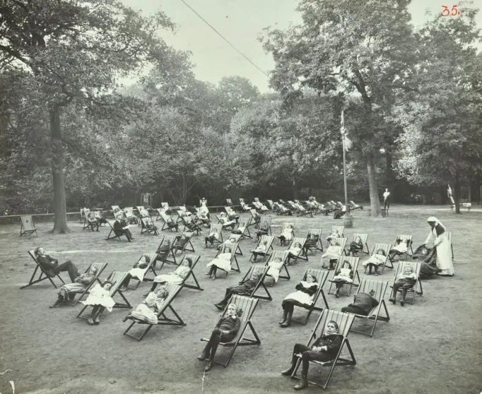 Framed Print : Children resting in deck chairs, Bostall Woods Open Air School, London, 1907 Framed Print : Children resting in deck chairs, Bostall Woods Open Air School, London, 1907