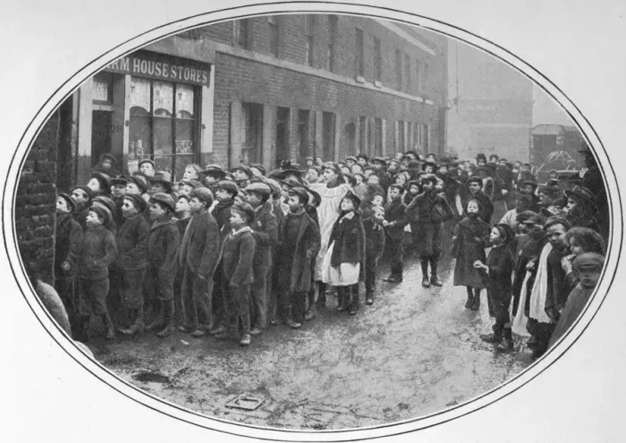Framed Print : Children waiting for free meals, London, c1900 (1901) Framed Print : Children waiting for free meals, London, c1900 (1901)