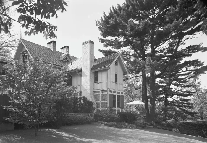 Framed Print : Childs Frick, residence in Roslyn, Long Island, New York, 1945. Creator: Gottscho-Schleisner, Inc Framed Print : Childs Frick, residence in Roslyn, Long Island, New York, 1945. Creator: Gottscho-Schleisner, Inc