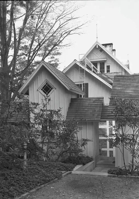 Framed Print : Childs Frick, residence in Roslyn, Long Island, New York, 1945. Creator: Gottscho-Schleisner, Inc Framed Print : Childs Frick, residence in Roslyn, Long Island, New York, 1945. Creator: Gottscho-Schleisner, Inc