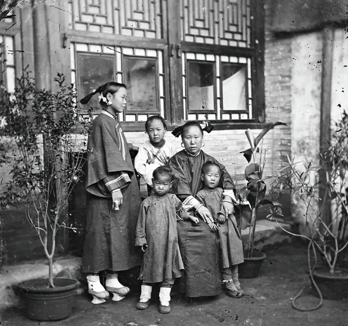 Framed Print : China: a Manchu lady with her daughter in-law and grandchildren, Beijing, 1869. Creator: John Thomson Framed Print : China: a Manchu lady with her daughter in-law and grandchildren, Beijing, 1869. Creator: John Thomson