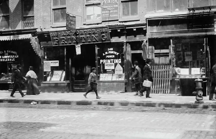 Framed Print : Chinatown, between c1910 and c1915. Creator: Bain News Service Framed Print : Chinatown, between c1910 and c1915. Creator: Bain News Service