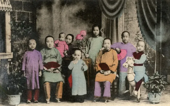 Framed Print : Chinese family, Hong Kong, 20th century Framed Print : Chinese family, Hong Kong, 20th century