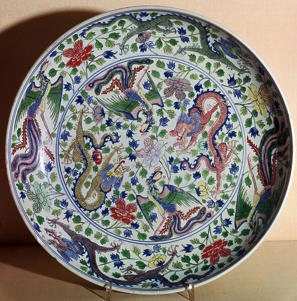 Chinese porcelain dish with a design of dragons and phoenixes, 17th century BC