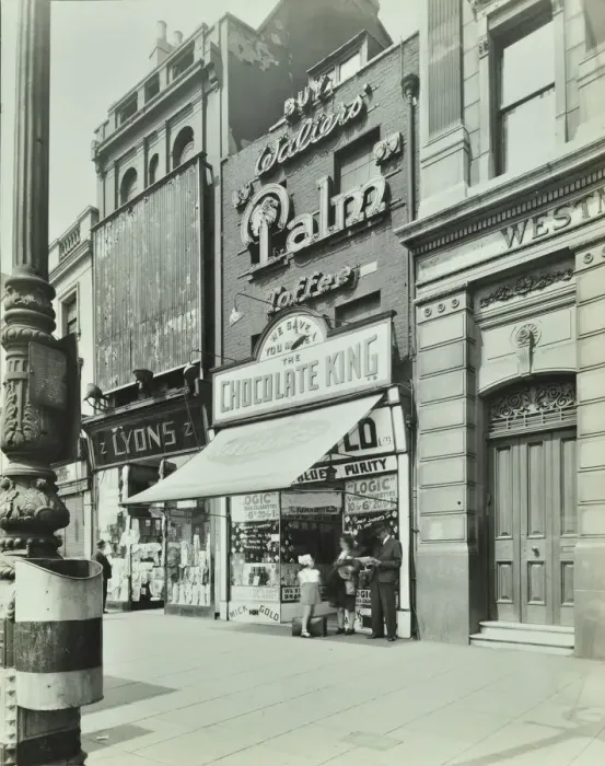 Framed Print : Chocolate King sweetshop, Upper Street, Islington, London, 1944 Framed Print : Chocolate King sweetshop, Upper Street, Islington, London, 1944