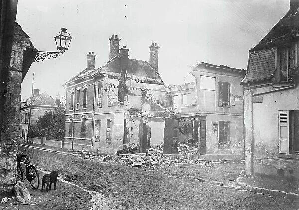 Choisy Au Bac, Houses burned by Germans, 6 Nov 1914 (date created and published later). Creator: Bain News Service