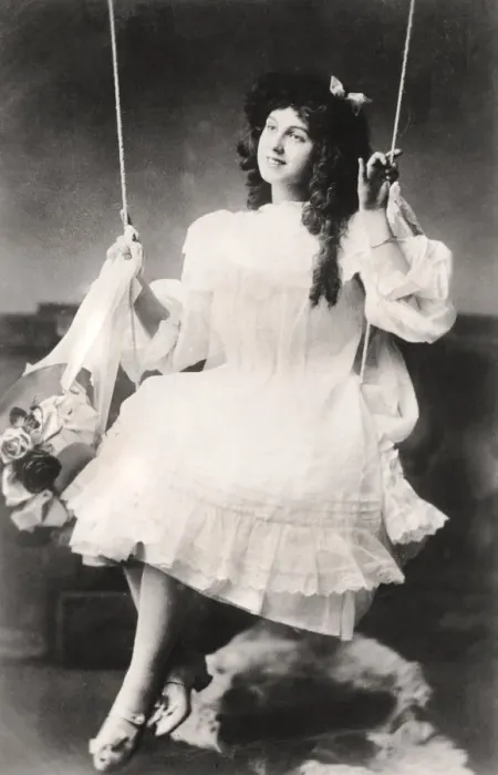 Framed Print : Christine Raynor, actress, 1907 Framed Print : Christine Raynor, actress, 1907