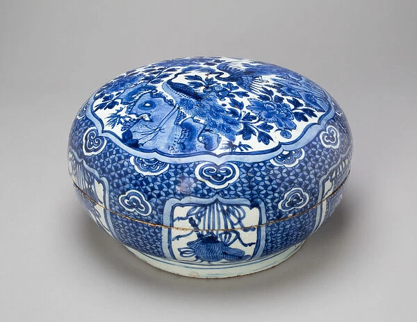 Circular Box with Peacocks, Peonies, and Auspicious Motifs, Ming dynasty