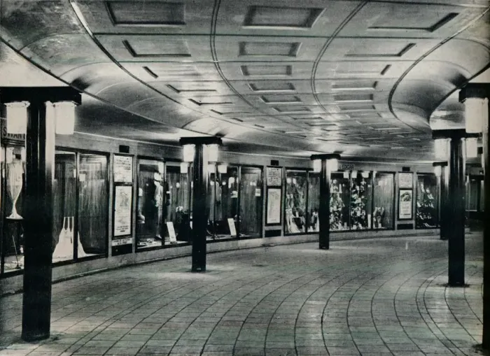 Framed Print : Circulating area of Piccadilly Circus Station, 1929 Framed Print : Circulating area of Piccadilly Circus Station, 1929