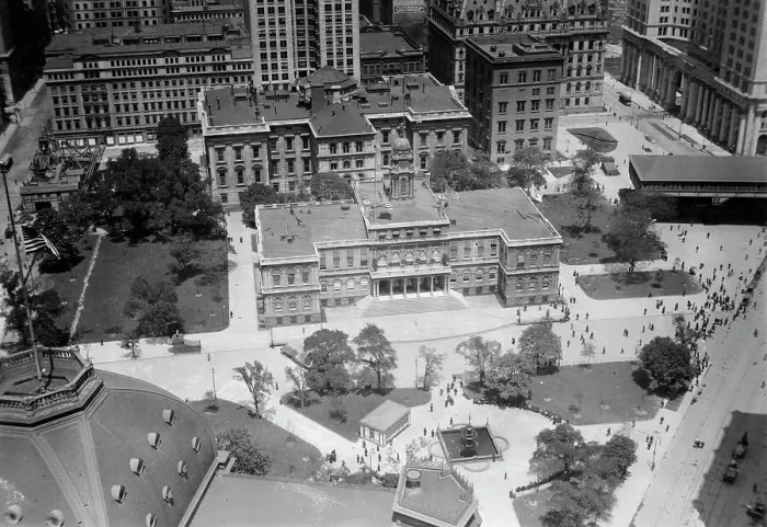 Framed Print : City Hall and Park, N.Y. between c1910 and c1915. Creator: Bain News Service Framed Print : City Hall and Park, N.Y. between c1910 and c1915. Creator: Bain News Service