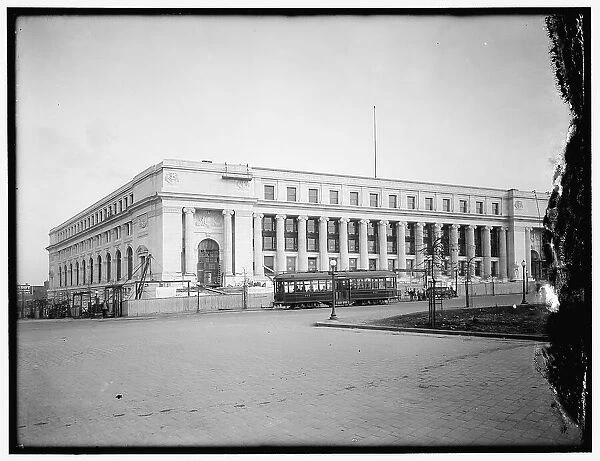City Post Office, between 1910 and 1920. Creator: Harris & Ewing. City Post Office, between 1910 and 1920. Creator: Harris & Ewing