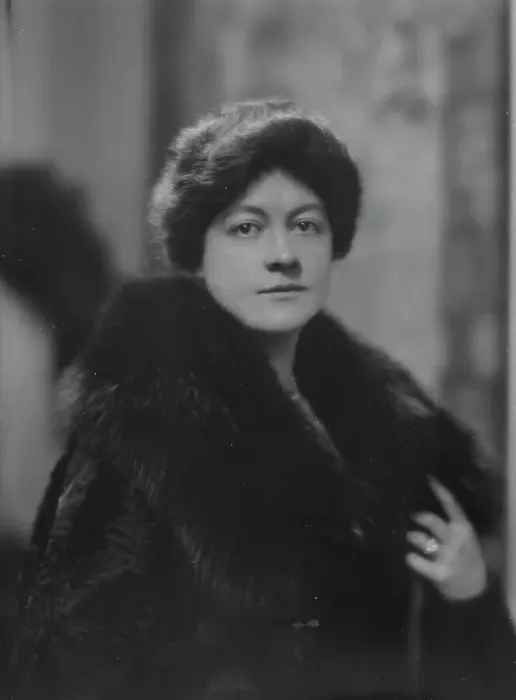 Framed Print : Clark, W.A. Jr. Mrs. portrait photograph, 1916. Creator: Arnold Genthe Framed Print : Clark, W.A. Jr. Mrs. portrait photograph, 1916. Creator: Arnold Genthe