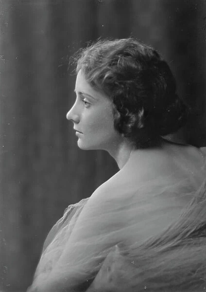Clarke, Helen, Miss, portrait photograph, 1917 Sept. 18. Creator: Arnold Genthe