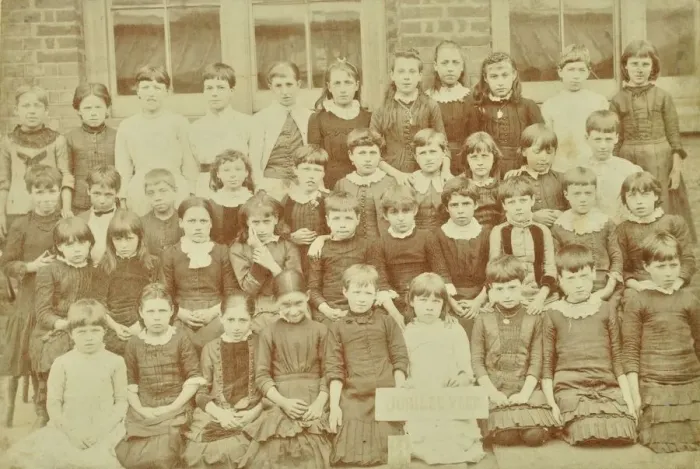 Framed Print : Class 3, Clyde Street School, Deptford, London, 1887 Framed Print : Class 3, Clyde Street School, Deptford, London, 1887