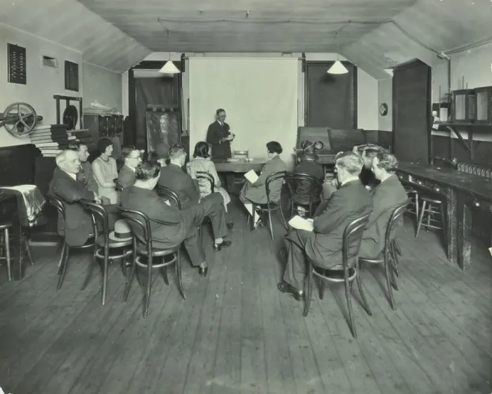 Framed Print : Class of adults studying antiques, Brixton Commercial Evening Institute, London, 1930 Framed Print : Class of adults studying antiques, Brixton Commercial Evening Institute, London, 1930