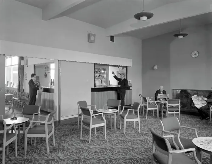 Framed Print : Clear beer at the miners welfare, Swinton, South Yorkshire, 1960 Framed Print : Clear beer at the miners welfare, Swinton, South Yorkshire, 1960