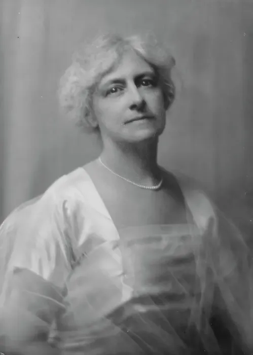 Framed Print : Clemons, Miss, portrait photograph, 1917 June 21. Creator: Arnold Genthe Framed Print : Clemons, Miss, portrait photograph, 1917 June 21. Creator: Arnold Genthe