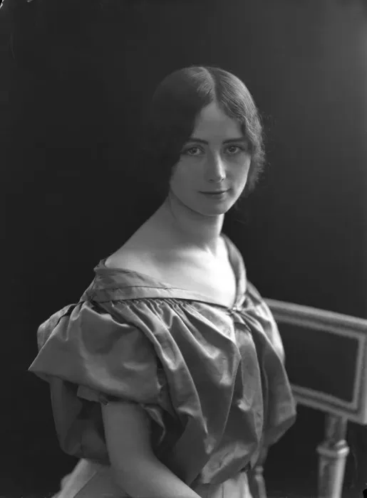 Framed Print : Cleo de Merode, 1903. Creator: Blomberg, Anton (1862-1936) Framed Print : Cleo de Merode, 1903. Creator: Blomberg, Anton (1862-1936)