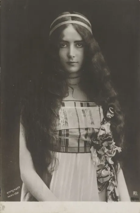 Framed Print : Cleo de Merode, c. 1901-1902 Framed Print : Cleo de Merode, c. 1901-1902