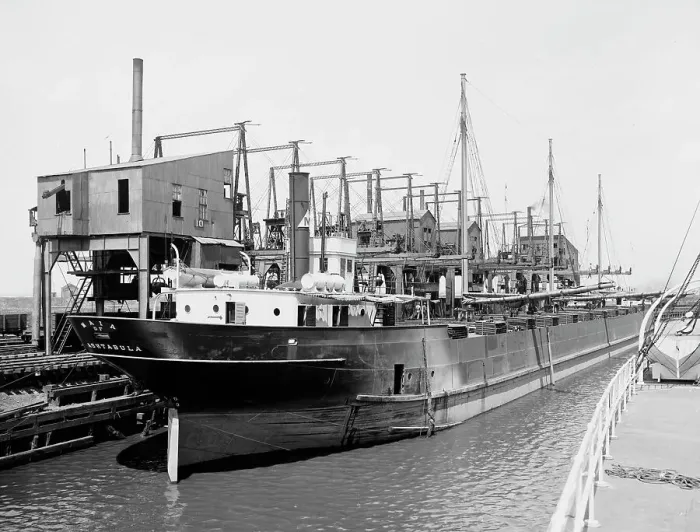 Framed Print : Cleveland & Pittsburgh ore docks, Cleveland, Brown conveying hoists, c1901. Creator: Unknown. Cleveland & Pittsburgh ore docks, Cleveland, Brown conveying hoists, c1901. Creator: Unknown Framed Print : Cleveland & Pittsburgh ore docks, Cleveland, Brown conveying hoists, c1901. Creator: Unknown. Cleveland & Pittsburgh ore docks, Cleveland, Brown conveying hoists, c1901. Creator: Unknown