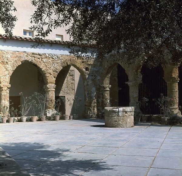 The cloister of San Nicola, 13th century