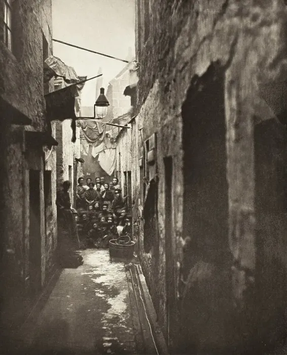 Framed Print : Close No. 118 High Street (#6), Printed 1900. Creator: Thomas Annan Framed Print : Close No. 118 High Street (#6), Printed 1900. Creator: Thomas Annan