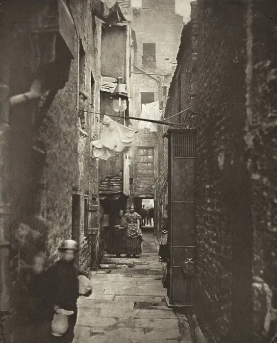 Framed Print : Close No. 37 High Street (#15), Printed 1900. Creator: Thomas Annan Framed Print : Close No. 37 High Street (#15), Printed 1900. Creator: Thomas Annan