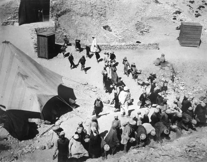 Framed Print : Closing the Tomb of Tutankhamun, Valley of the Kings Artist: Harry Burton Framed Print : Closing the Tomb of Tutankhamun, Valley of the Kings Artist: Harry Burton