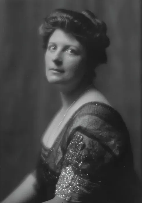 Framed Print : Cloud, A.T. Mrs. portrait photograph, 1913. Creator: Arnold Genthe Framed Print : Cloud, A.T. Mrs. portrait photograph, 1913. Creator: Arnold Genthe